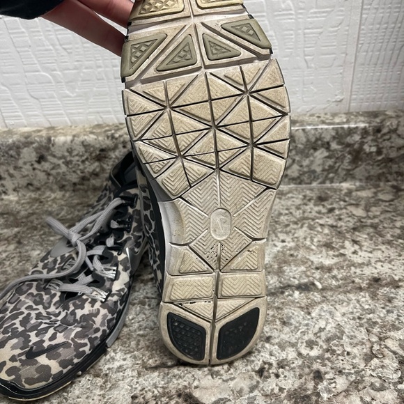 Black/Grey/White cheetah print Nikes- Free TR Connect 2 - Picture 3 of 9